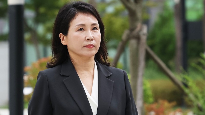 '<b>경기도</b> 법카 <b>유용</b> 의혹' <b>김혜경</b>, 수원지검 출석…'묵묵부답'