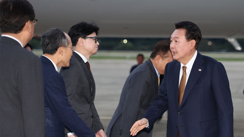 윤 <b>대통령</b>, <b>한동훈</b> 등 여당 지도부와 <b>만찬</b>…독대는 없을 듯