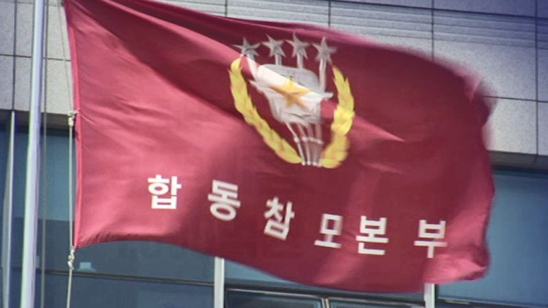 합참 "북 남북<b>연결도로 폭파</b>에 대응사격"