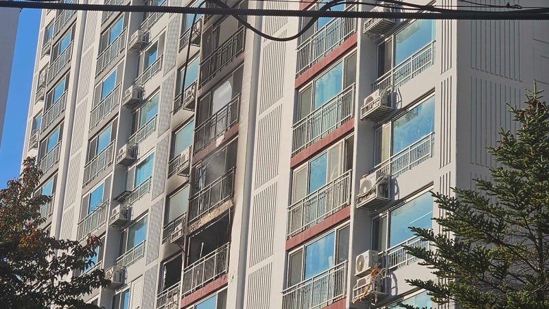 <b>김포</b>서 아파트 화재에 주민 수십 명 <b>대피</b>…'대응 1단계' 발령도
