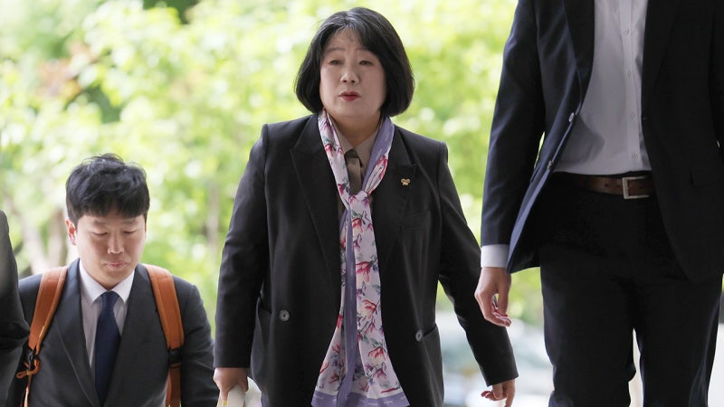 '<b>후원금</b> 횡령' <b>윤미향</b> 징역형 집유 <b>확정</b>…기소 4년만