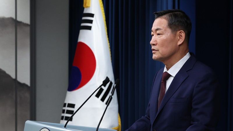 <b>신원식</b> "<b>트럼프</b>, 윤 <b>대통령</b>에게 취임 전 만나자고 먼저 3∼4차례 말해"