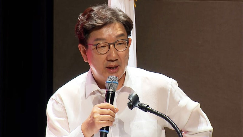 '<b>당원게시판</b>' 논란에…<b>권성동</b> "문제 해결 키는 한동훈에"