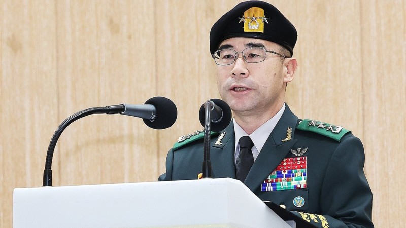 <b>특전사령관</b> "장관이 '<b>의원</b> <b>끌어내라</b>'…위법이라 지키지 않아"