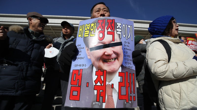 K팝·한류의 나라로만 알았는데…"계엄사태, <b>한국</b> '두 얼굴' 들춰"