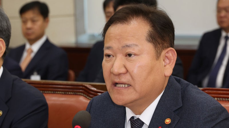 탄핵표결 앞둔 <b>이상민</b> 행안<b>장관 사의</b>…윤 대통령이 재가