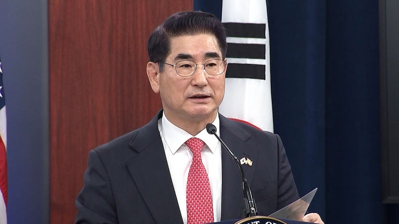 '<b>윤 대통령</b>과 내란 <b>공모</b>' <b>김용현 구속영장</b>심사 포기…"모든 책임 제게"