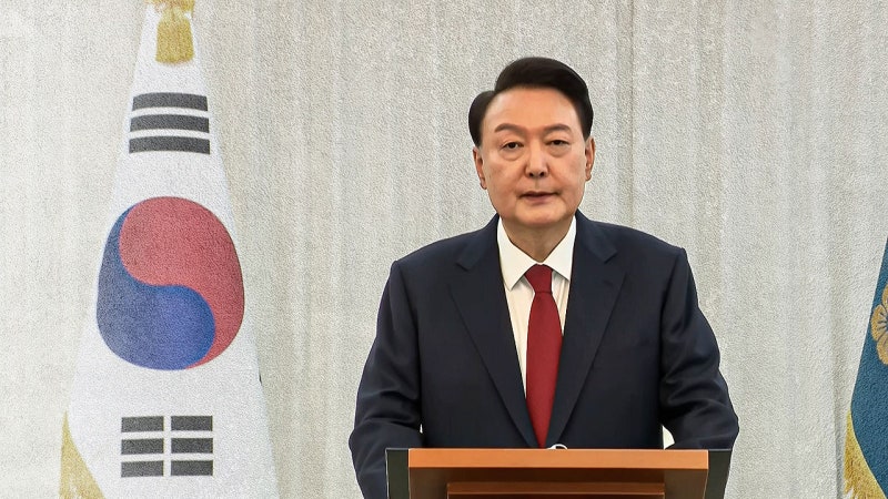 미 언론 "<b>윤 대통령</b> <b>도박 실패</b>…권력 정점서 충격적 몰락"