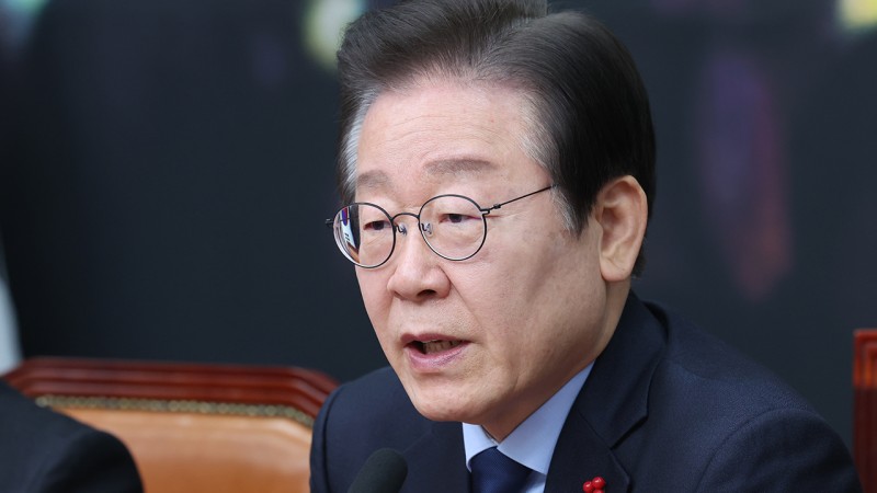 <b>이재명</b> 대북송금 재판 '법관 기피'로 중단…검찰 "재판 지연"
