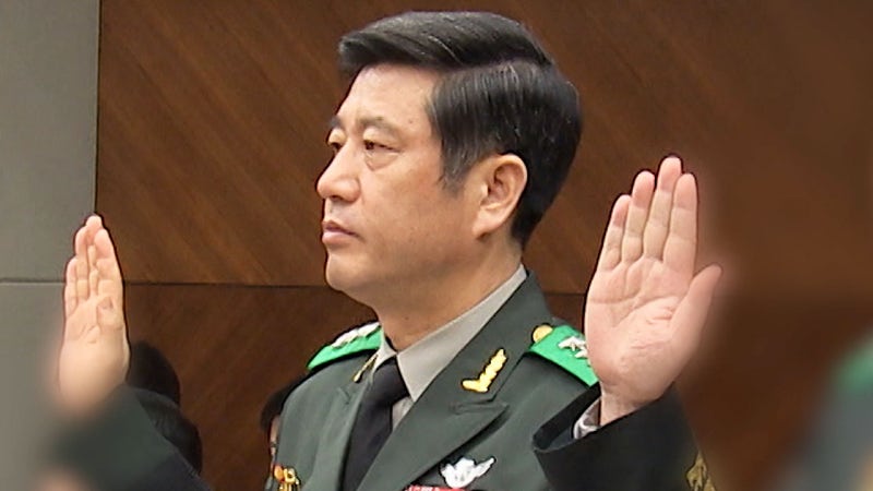 전·현직 <b>정보사령관</b>, '롯데리아서 햄버거 먹자'며 <b>계엄 모의</b>