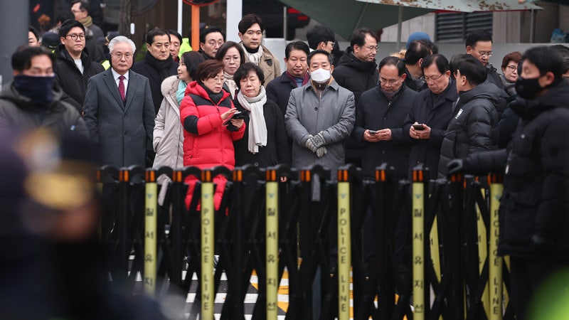 국민의힘 <b>의원</b> 30여 명, '윤 대통령 영장 <b>저지</b>' 관저 집결…지도부는 거...