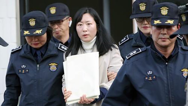 존속살해 무기수 <b>김신혜 재심</b>서 <b>무죄</b>…사건 발생 24년 만