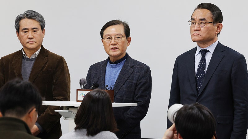 윤 측 "<b>기소</b>하거나 <b>구속영장 청구</b>하라…법원 재판에 응할 것"
