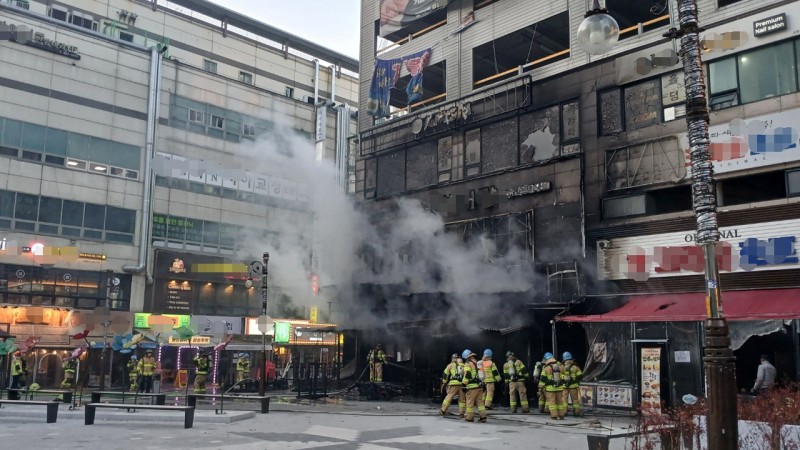 <b>인천 구월동 로데오거리</b> 상가서 불…검은 연기 치솟아