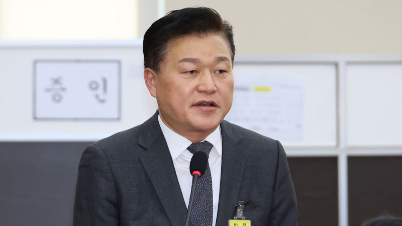 <b>대통령실</b>, <b>신용한</b> 전 교수 고발…"'굿판' 허위사실 유포"