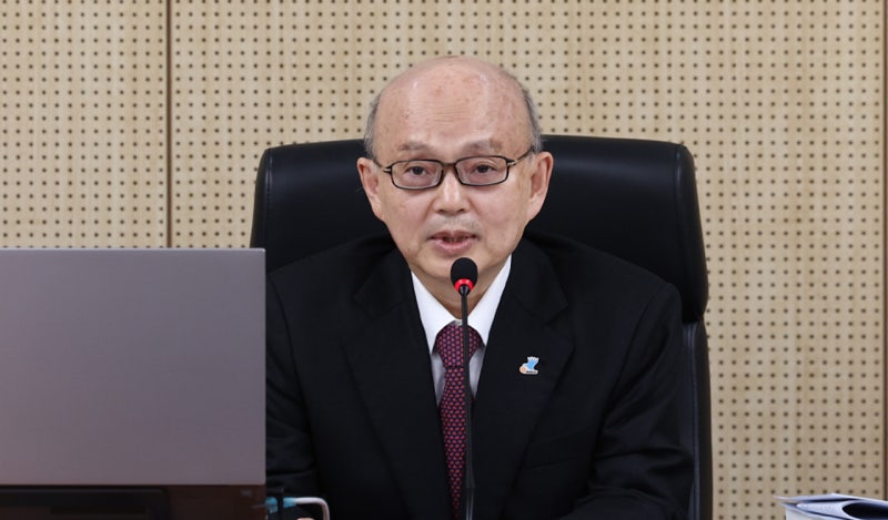 인권위 '윤 <b>방어권</b> 안건' 회의 시작…지지자들 출입 통제에 항의