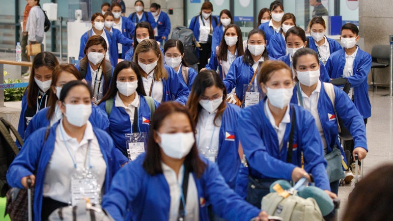 <b>필리핀 가사관리사 시범사업</b> 1년 <b>연장</b>…전국 단위 확대는 유예