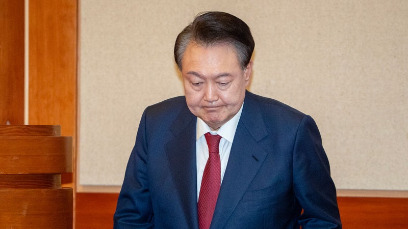 경찰, 윤 특수공무집행방해 입건…<b>체포저지</b> 문자메시지 확보