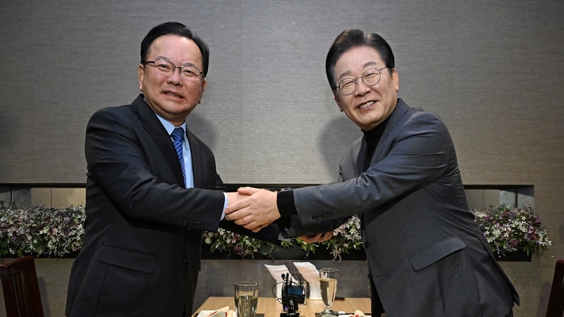 <b>김부겸</b> "<b>개헌</b> 의견 분명히 밝혀야" <b>이재명</b> "지금은 탄핵 집중해야"