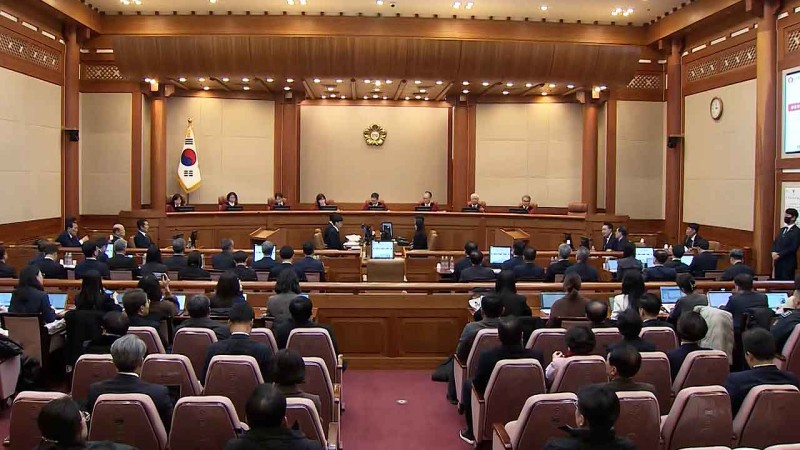 '윤 <b>탄핵</b>' 집중 평의…"한덕수부터 선고해 달라"