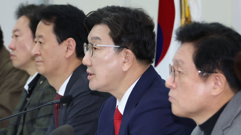 <b>권성동</b> "윤 탄핵심판, <b>헌재</b> 결과에 <b>승복</b>할 것…당 공식입장"