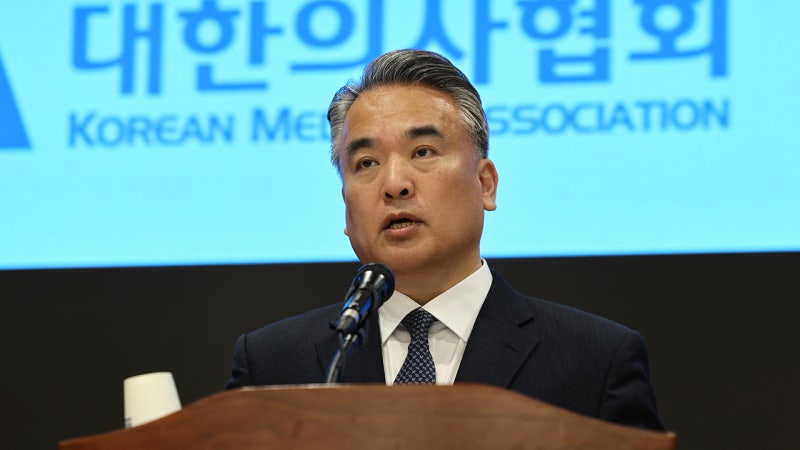 <b>의협</b> "<b>의대생</b> 각자 판단 존중…<b>제적</b>하면 앞장서 <b>투쟁</b>"