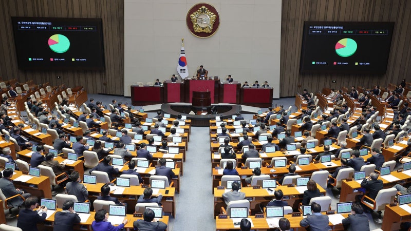 18년 만의 <b>연금 개혁</b>…'더 내고 더 받는' 국민<b>연금</b>법 본회의 <b>통과</b>