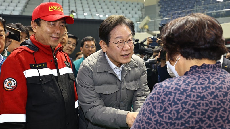 <b>이재명</b>, 경북 <b>산불</b> 피해 현장 방문…민생 행보 본격화
