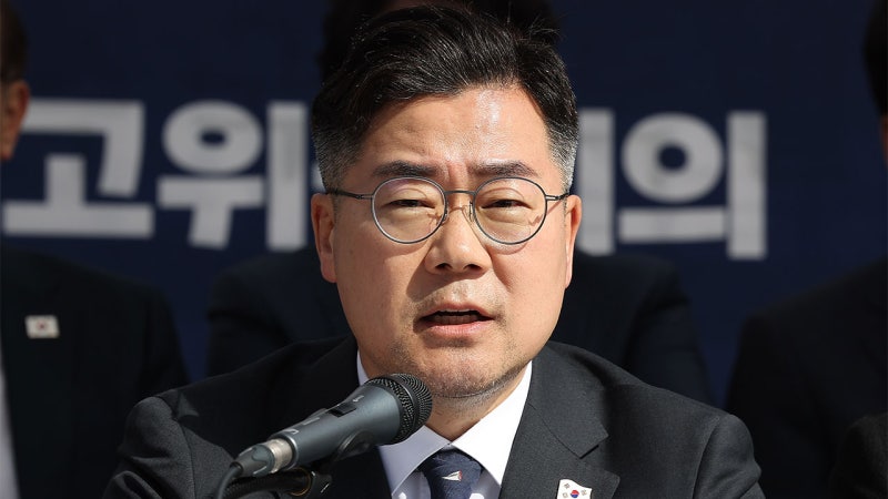 <b>박찬대</b> "한 대행이 1일까지 <b>마은혁</b> 임명 안 하면 민주당 <b>중대 결심</b>"