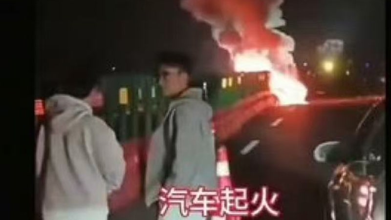 "중국서 <b>샤오미 전기차</b> 고속도로 <b>충돌</b> 후 <b>화재</b>…3명 사망"