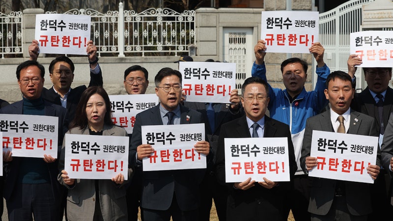 <b>민주</b> "4개월 국민 기다림에 <b>헌재</b> 응답…비상 행동은 유지"