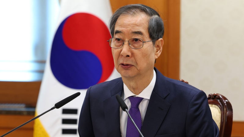 한 <b>대행</b> "어떤 헌재 결정도 받아들여야…정치인들 자극 발언 삼가달라"