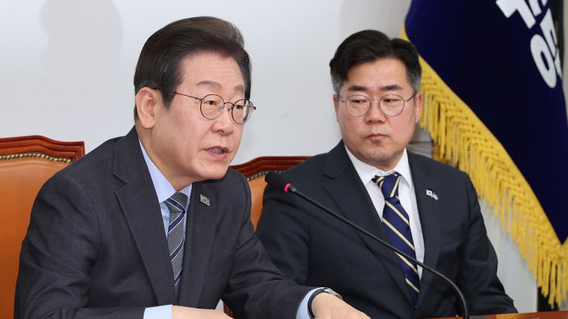 <b>이재명</b> "<b>개헌</b> 필요하지만 내란 종식 먼저…국론 분열 부를 수도"