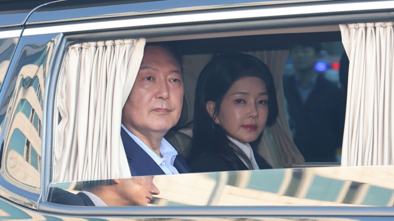 <b>검찰</b>, 윤 부부 <b>사저</b> 첫 <b>압수수색</b>…<b>건진법사</b> 청탁 의혹 수사