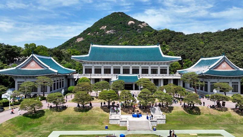 "지금 아니면 못 볼 수도"…지난달 <b>청와대</b> 관람객 수 2배 늘어