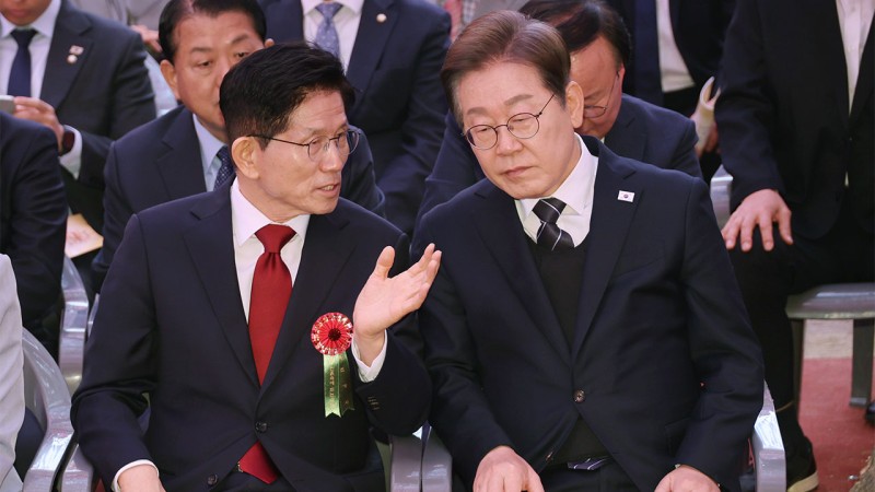 3자 가상대결…<b>이재명</b> 52.1％ <b>김문수</b> 31.1％ <b>이준석</b> 6.3％ [리얼미터]