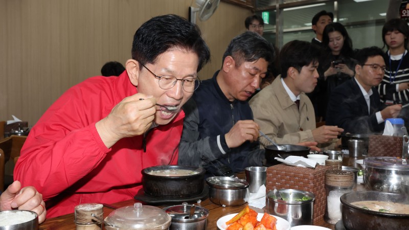 <b>김문수</b>, 가락시장서 스타트…"<b>대선</b>은 다이내믹, 반드시 이긴다"