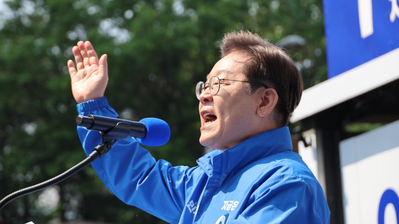 <b>이재명</b>, 광화문 <b>출정식</b>…"진보·보수 아닌 대한민국만 있을 뿐"