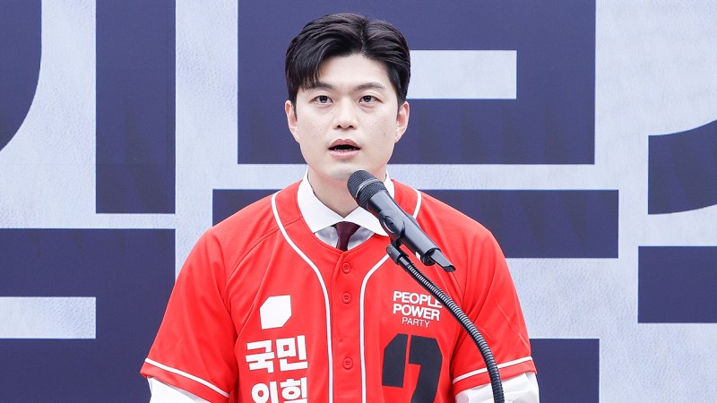 90년생 <b>김용태</b>, 국힘 비대위원장 지명…"<b>계엄</b> 잘못, <b>사과</b>"