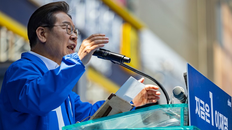 <b>이재명</b> "해수부·HMM, 부산에 옮기겠다…산은 이전은 어려운 일"