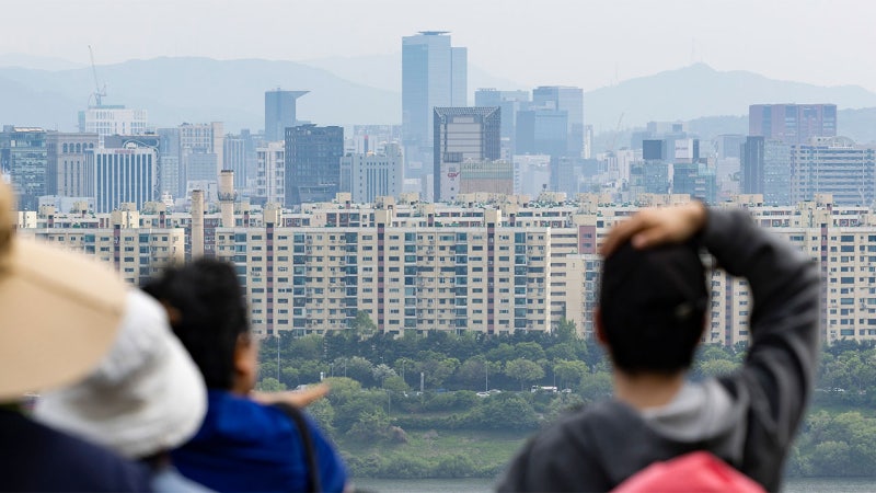 서울 <b>아파트</b> 3월 거래량 1만 건 돌파…4년 8개월 만에 최대
