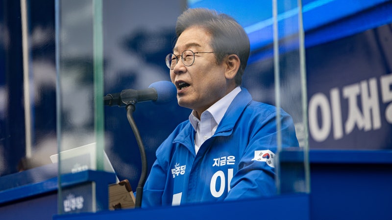 <b>이재명</b> "노무현의 큰 꿈, 이제 감히 제가 그 여정 이으려 한다"