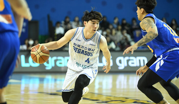 <b>SK</b>, MVP <b>안영준</b>과 동행…'김선형 공백'엔 <b>김낙현</b> 영입