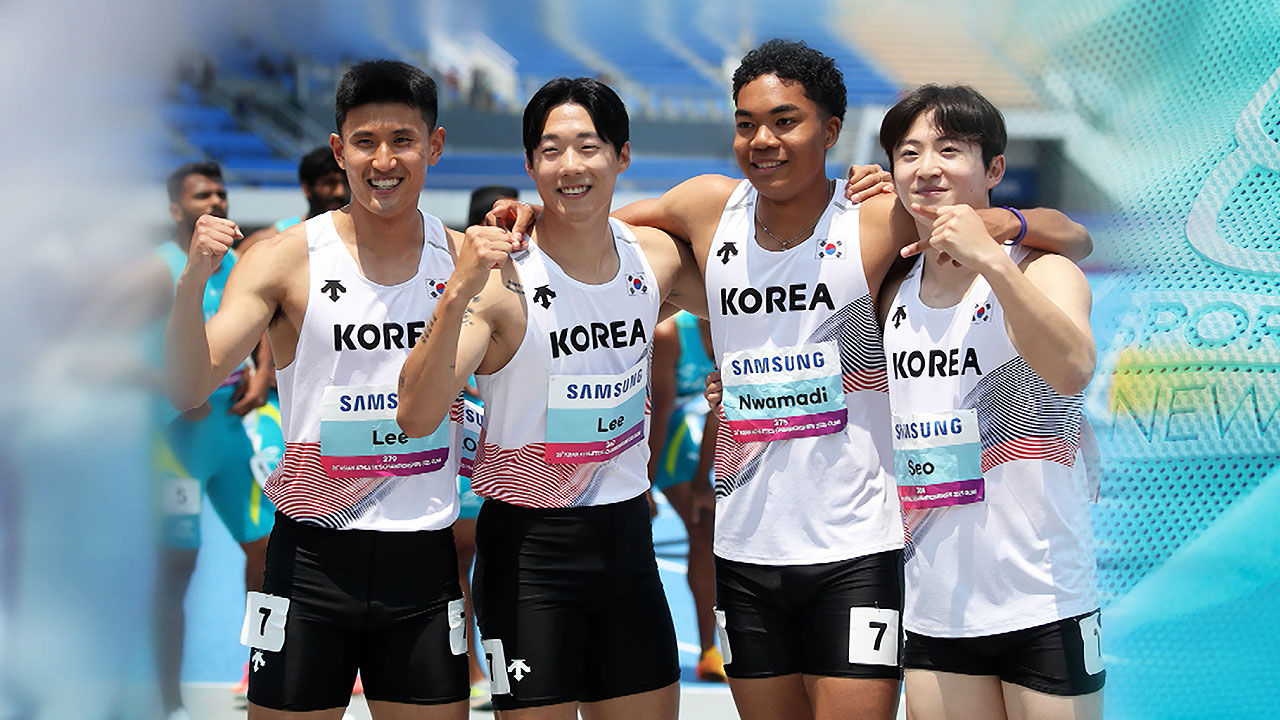 '38초 49' 새 역사…<b>남자 400m 계주</b> 금메달