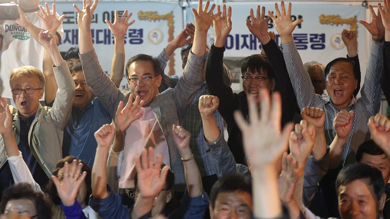 이재명 고향마을 주민들, 출구조사 <b>결과</b>에 '<b>환호</b>'