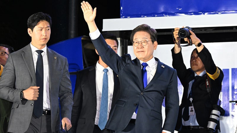 <b>외신</b> "대통령 된 소년 노동자…소송·군인·괴한도 못 막아"