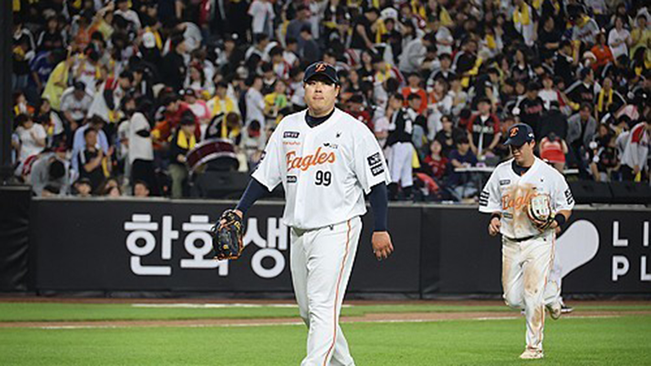 한화 <b>류현진</b>, 3.2이닝 4실점 후 허벅지 통증으로 교체