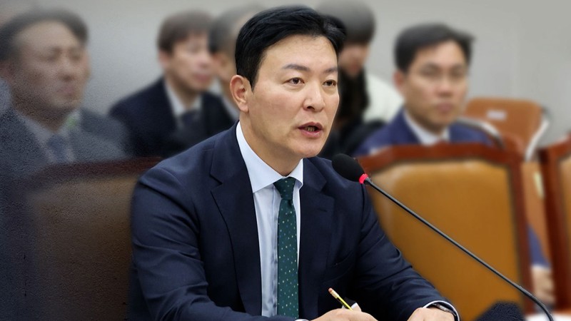 경찰, 대선 후 <b>김성훈</b> 재소환…<b>비화폰 삭제</b>에 박종준 수사선상