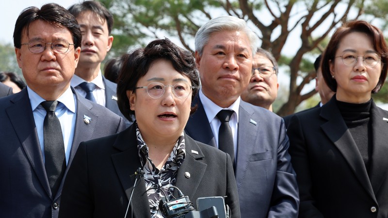 조국혁신당, "이재명 <b>대통령 재판</b> 즉각 <b>중단</b>해야"