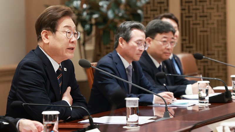 이 대통령 "경기 회복 차원서 <b>속도</b>감 있게 <b>추경 편성</b>하라"